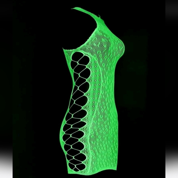 Glow in the Dark Fishnet Dress Os - Picture 3 of 8